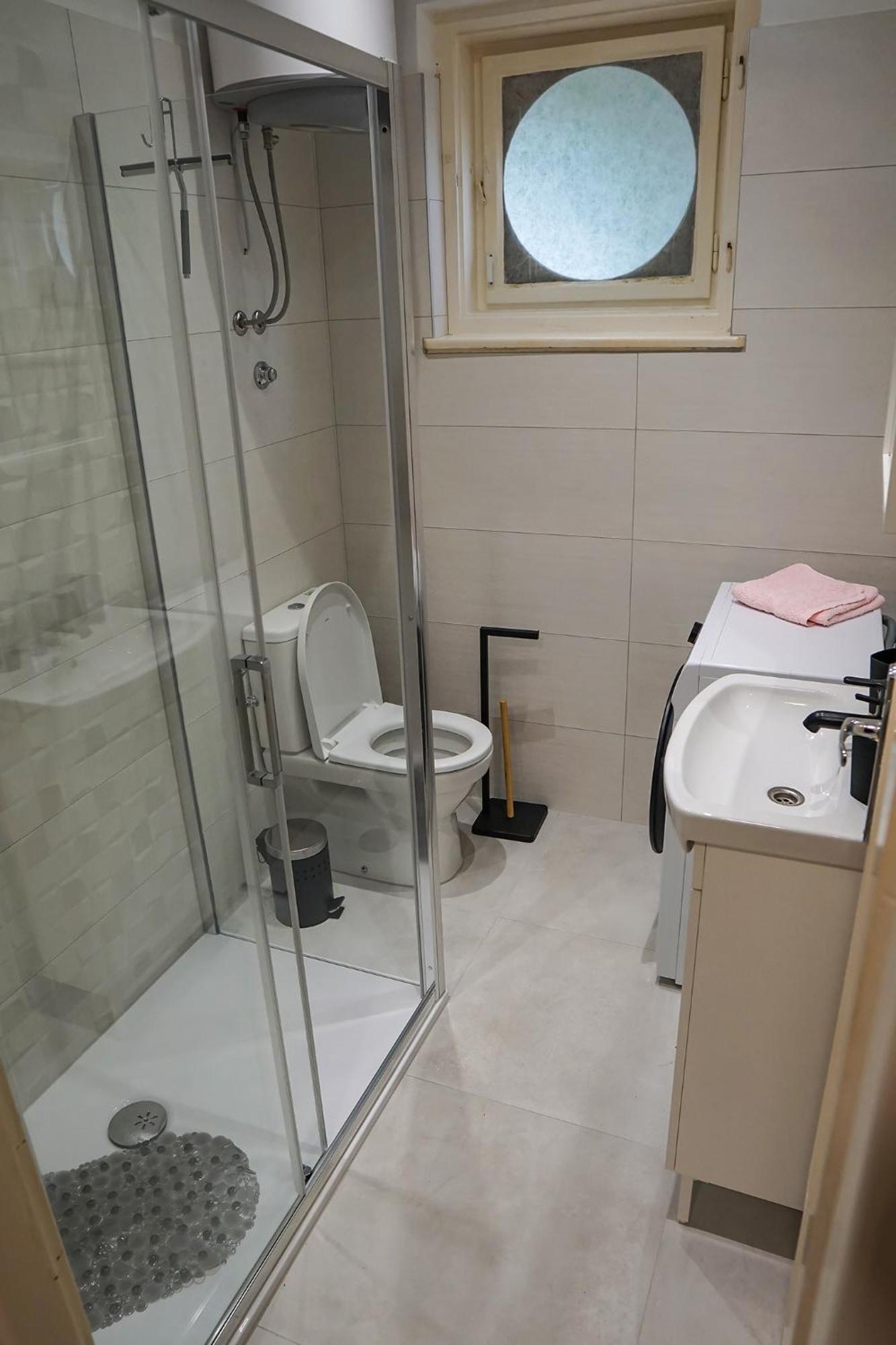 Neira Apartma *